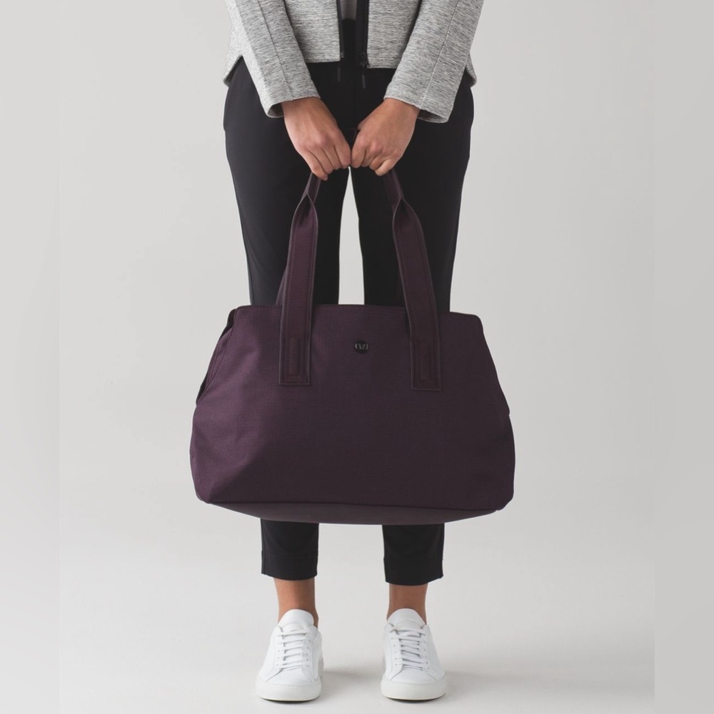Lululemon Go Getter Bag Heatproof Pocket 26L Color: Heathered Black Cherry